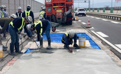 ①老朽化した床版の補修状況