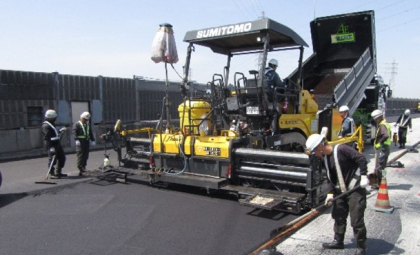 ③新たな舗装の施工状況